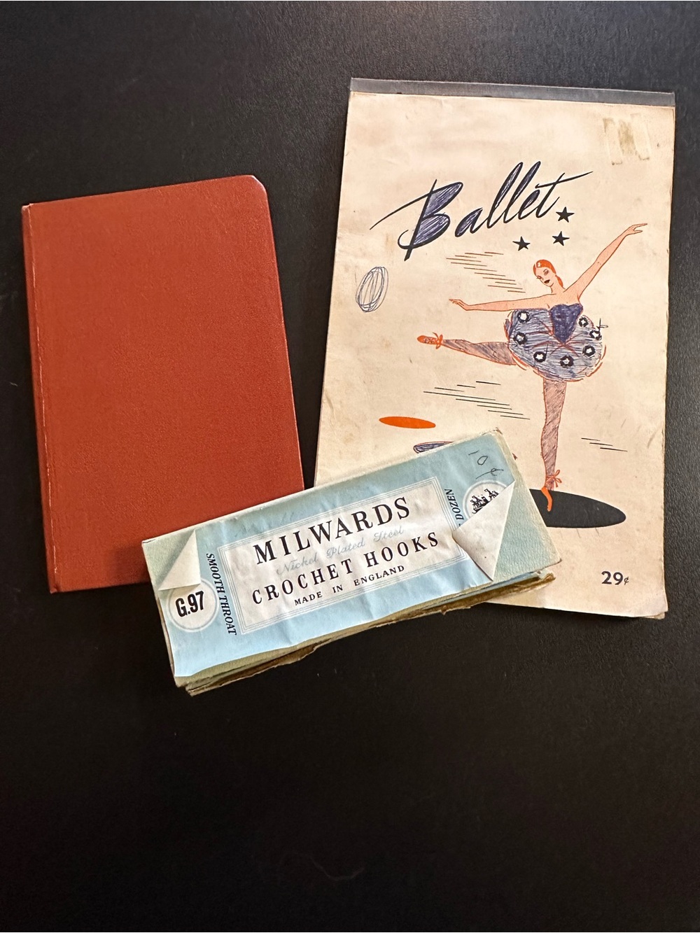⭐️ Vintage notebook, paper pad and crochet hooks